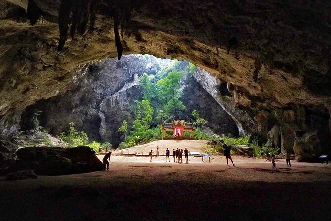Phraya_Nakhon_Cave
